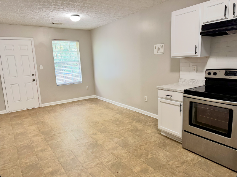 598 Elles Way - Photo 5 of 17