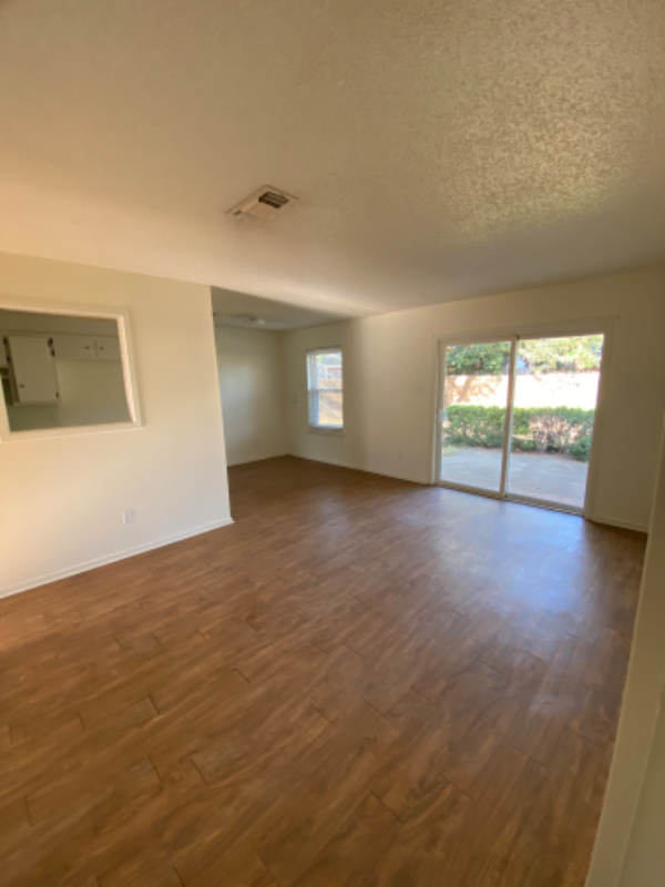 1110 S Cedar St - Photo 2 of 10