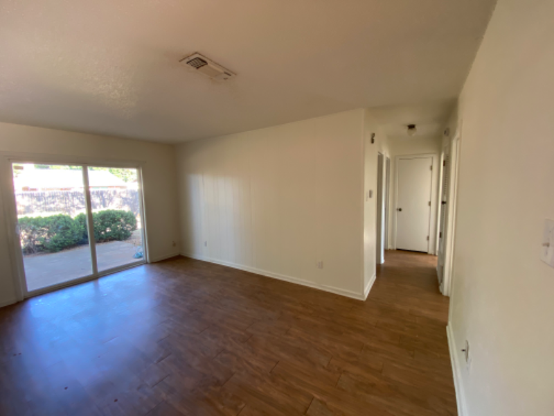 1110 S Cedar St - Photo 3 of 10