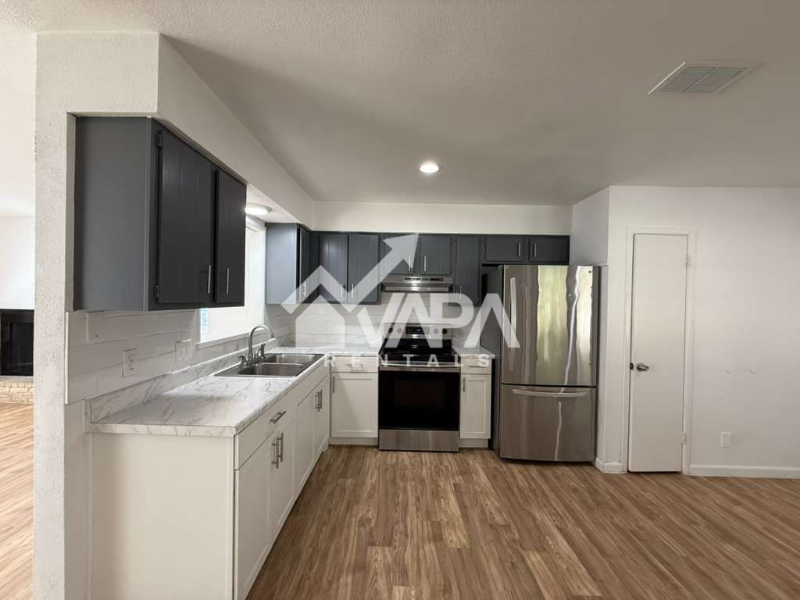 302 Kingsman St - Photo 4 of 17