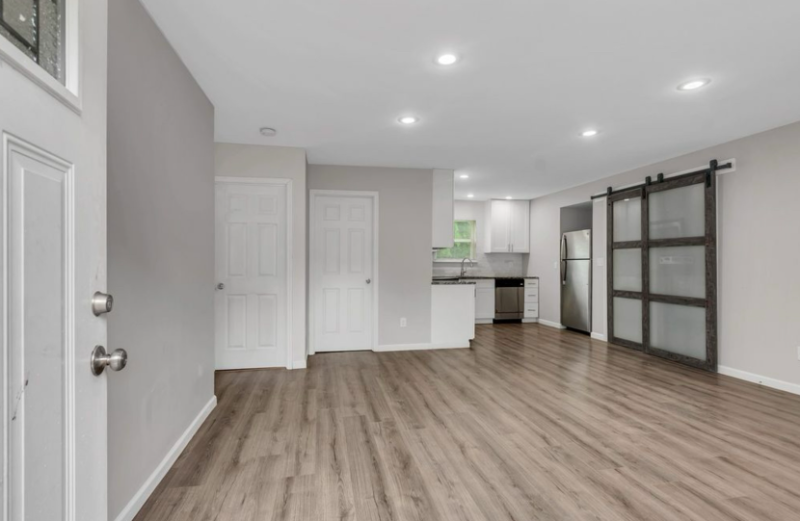 606 W 4th St - Photo 2 of 12