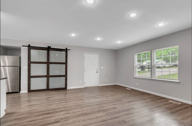 606 W 4th St - Photo 3 of 12