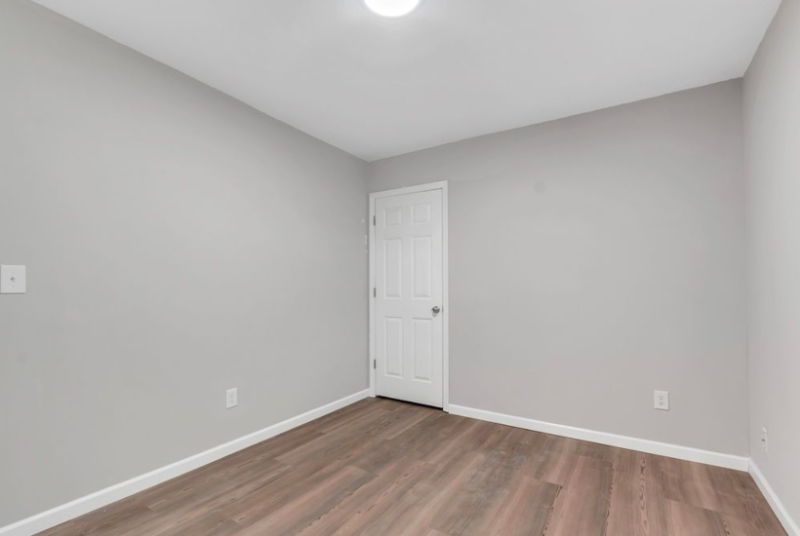 606 W 4th St - Photo 7 of 12