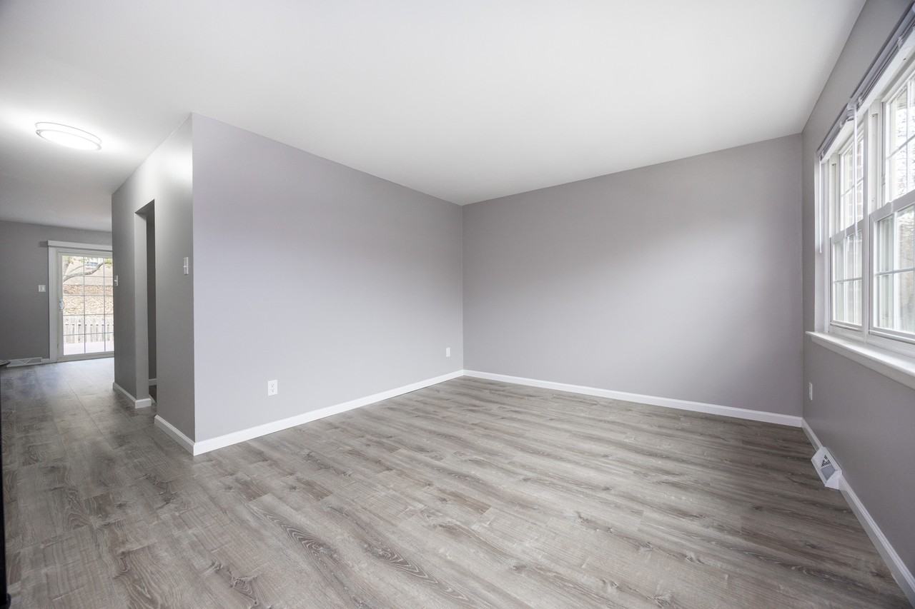 1114 Bayless Pl - Photo 2 of 22