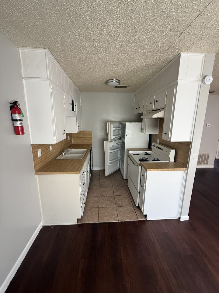 2207 Jennifer - Photo 3 of 9