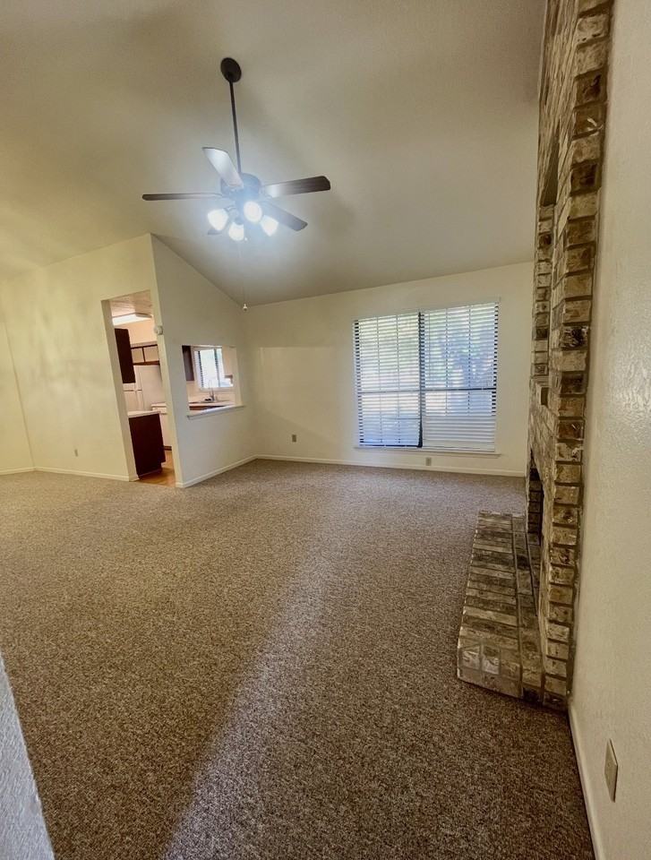 728 West San Antonio Street - Photo 4 of 50