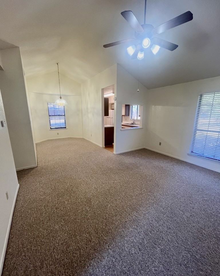 728 West San Antonio Street - Photo 6 of 50