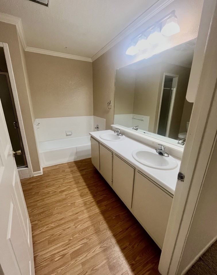 728 West San Antonio Street - Photo 7 of 50