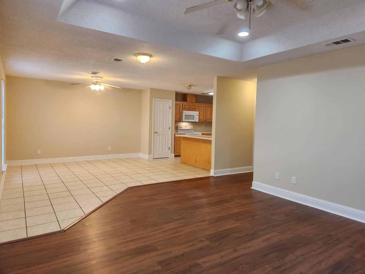 112 Westcott Lane - Photo 2 of 11