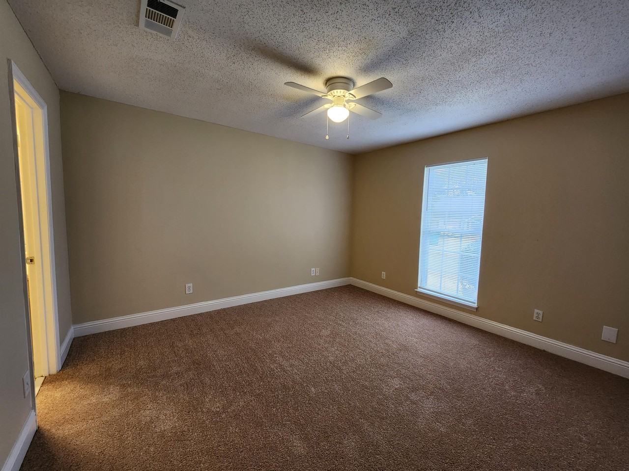 112 Westcott Lane - Photo 6 of 11