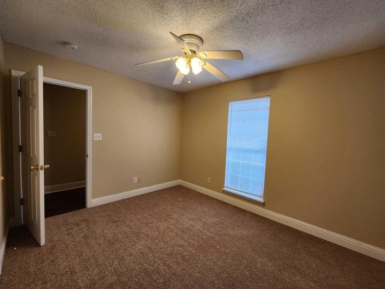 112 Westcott Lane - Photo 7 of 11