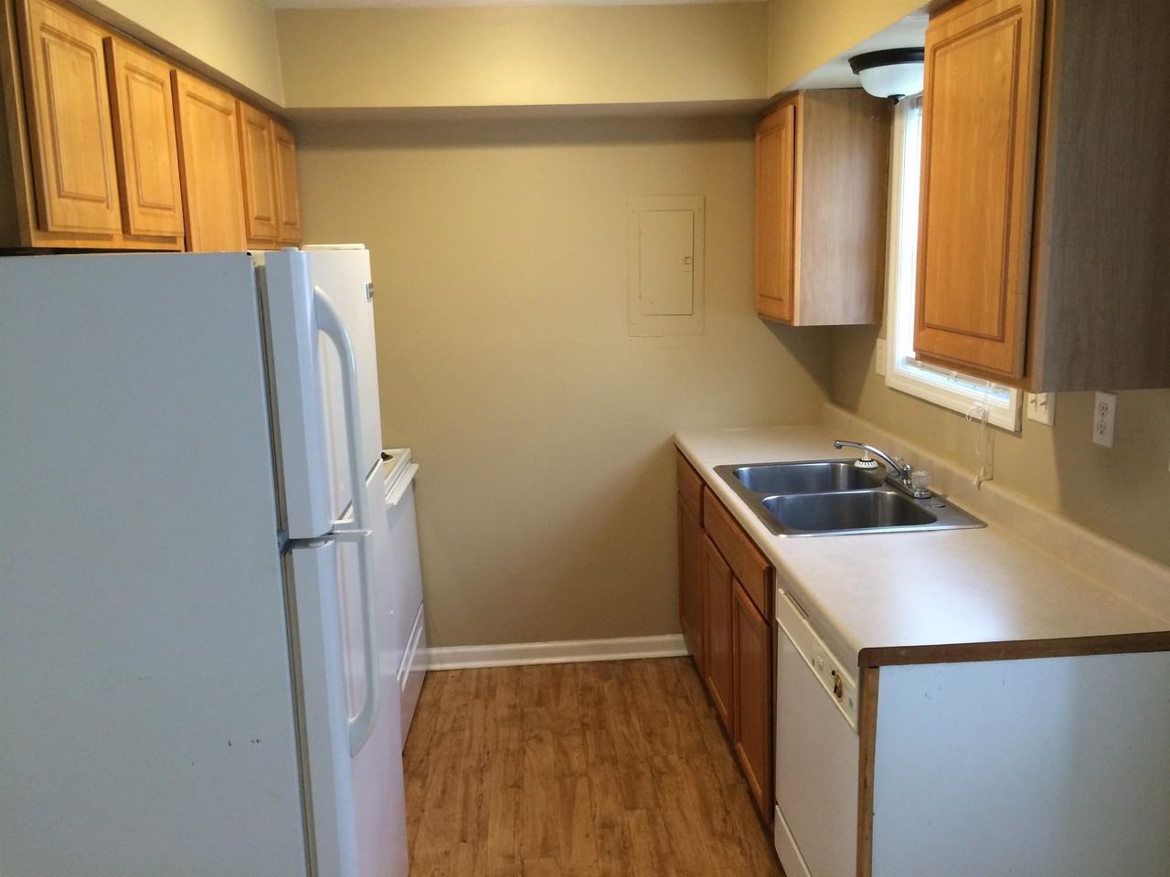 955 Villa Drive - Photo 3 of 8