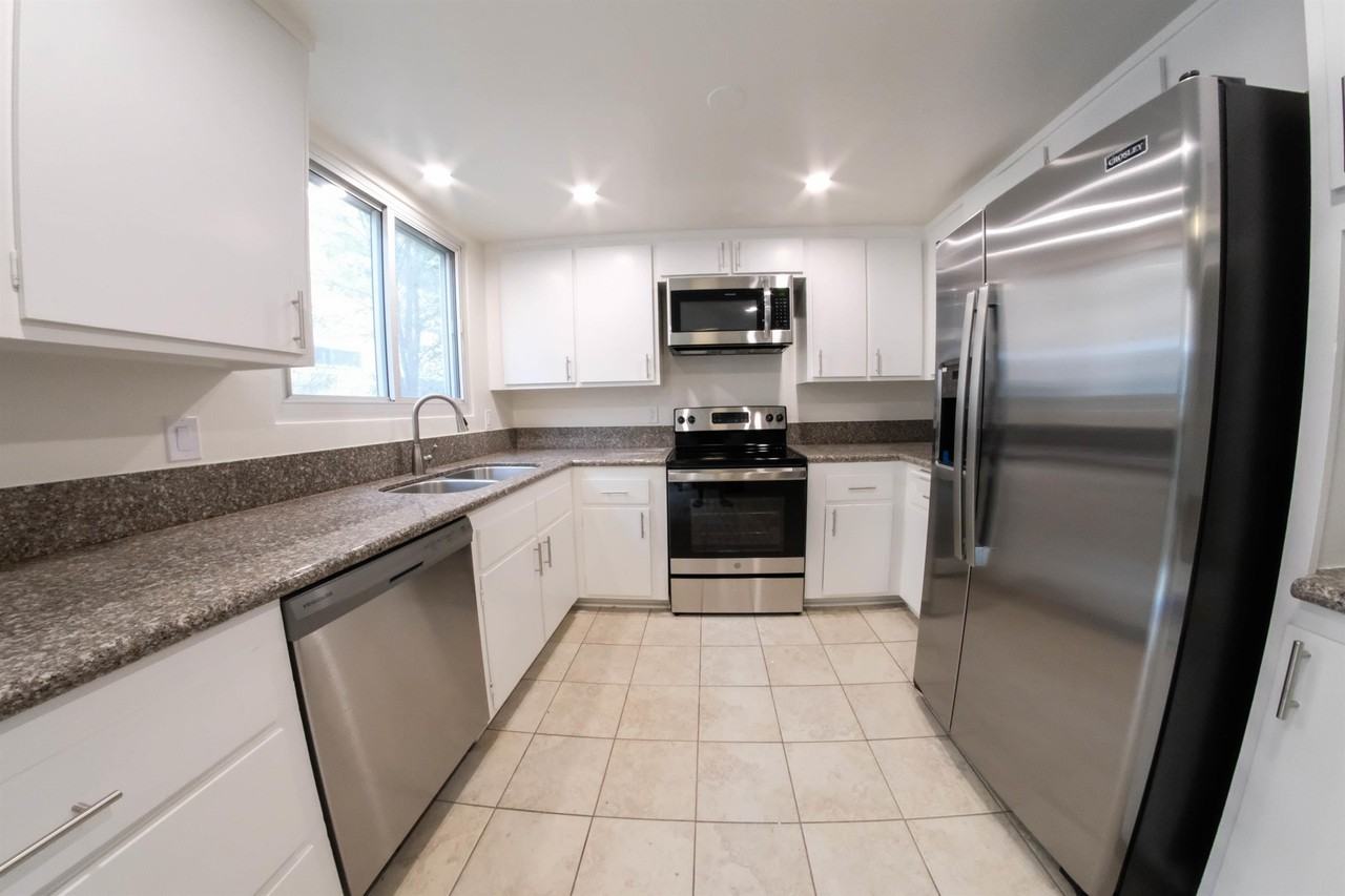 7758 West 91st Street - Photo 2 of 28