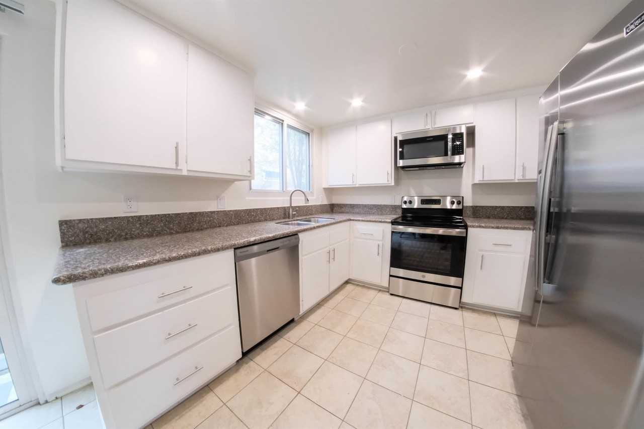 7758 West 91st Street - Photo 3 of 28