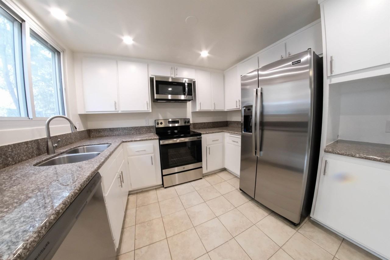 7758 West 91st Street - Photo 4 of 28