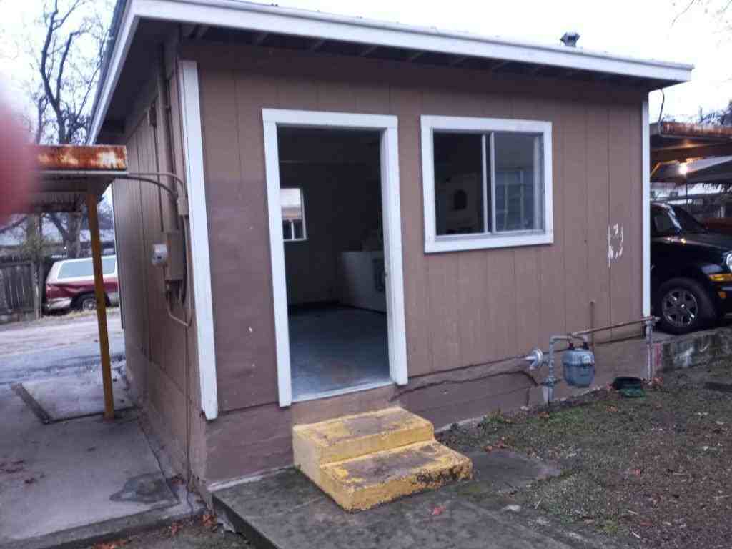 Creekside Apts - Photo 3 of 33