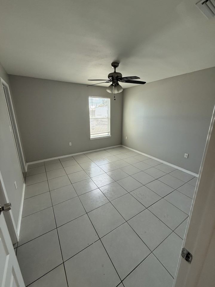 Rockport Oaks Garden - Photo 4 of 50