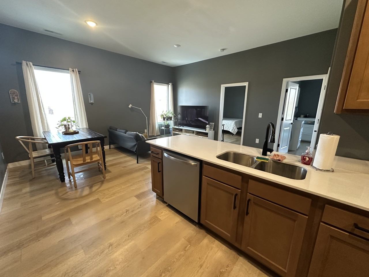 317 South Anderson Street - Photo 2 of 29