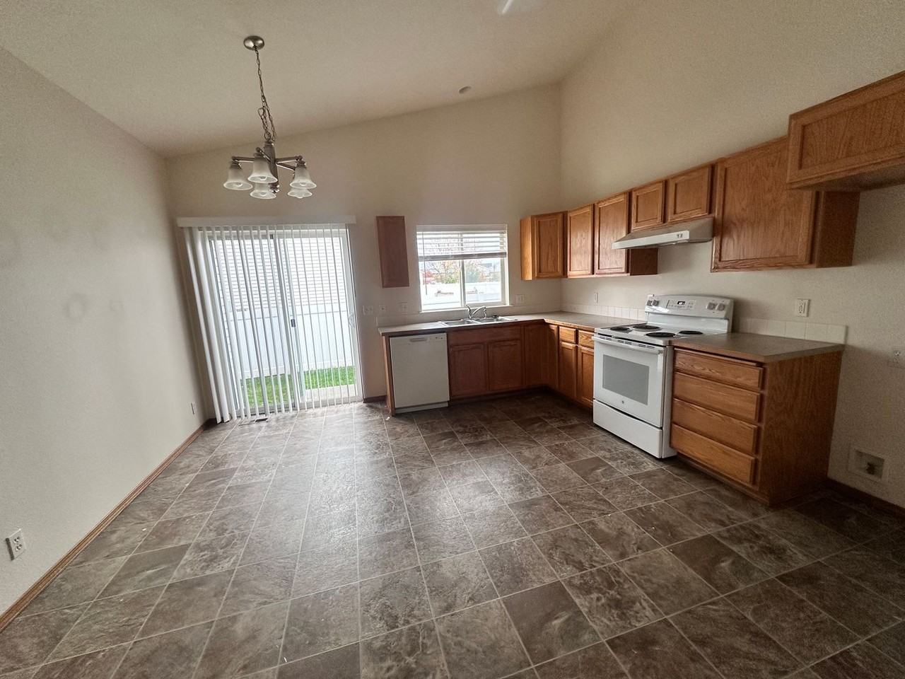 2550 W Pocono Ct - Photo 3 of 15