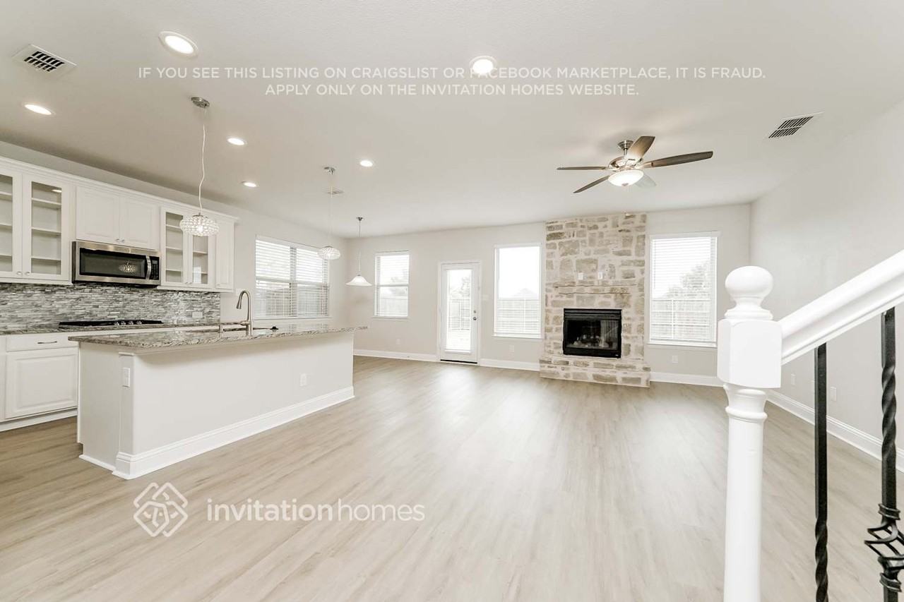 1604 Ranch Trail Rd - Photo 3 of 15