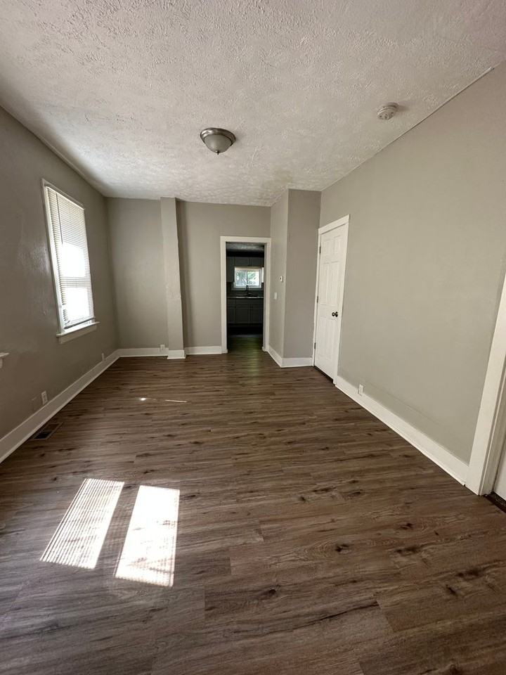 3221 Trowbridge Ave - Photo 2 of 11