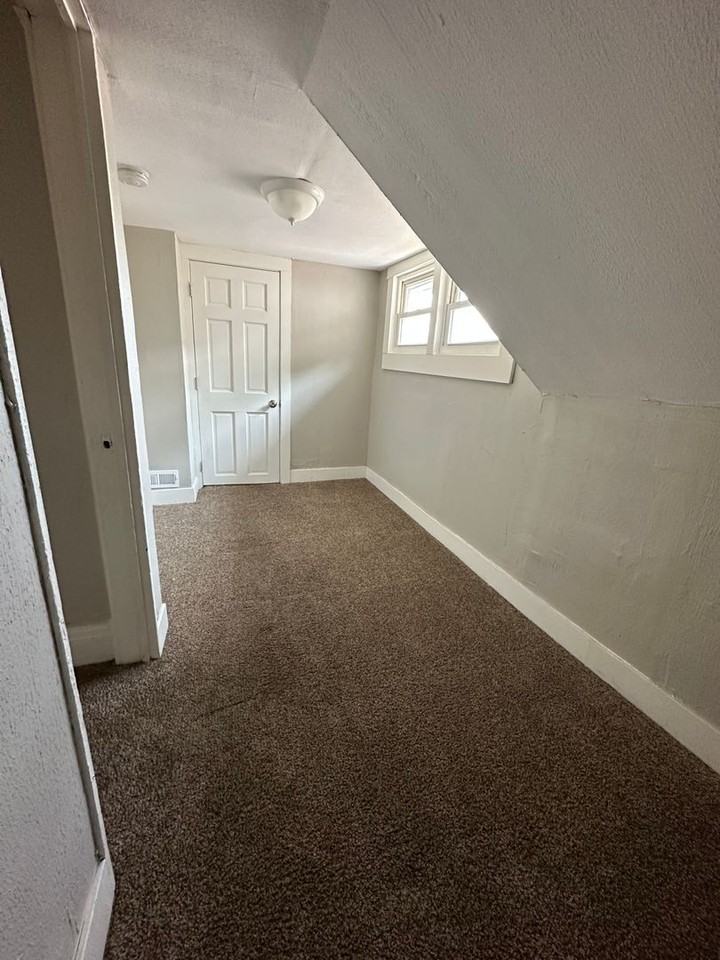 3221 Trowbridge Ave - Photo 3 of 11