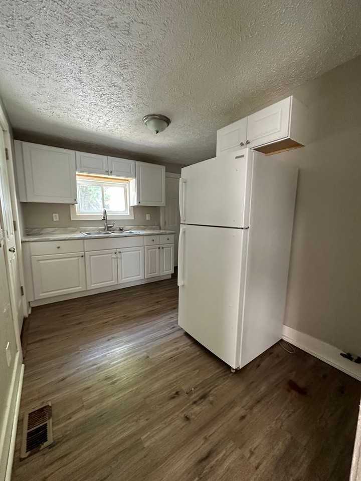 3221 Trowbridge Ave - Photo 5 of 11