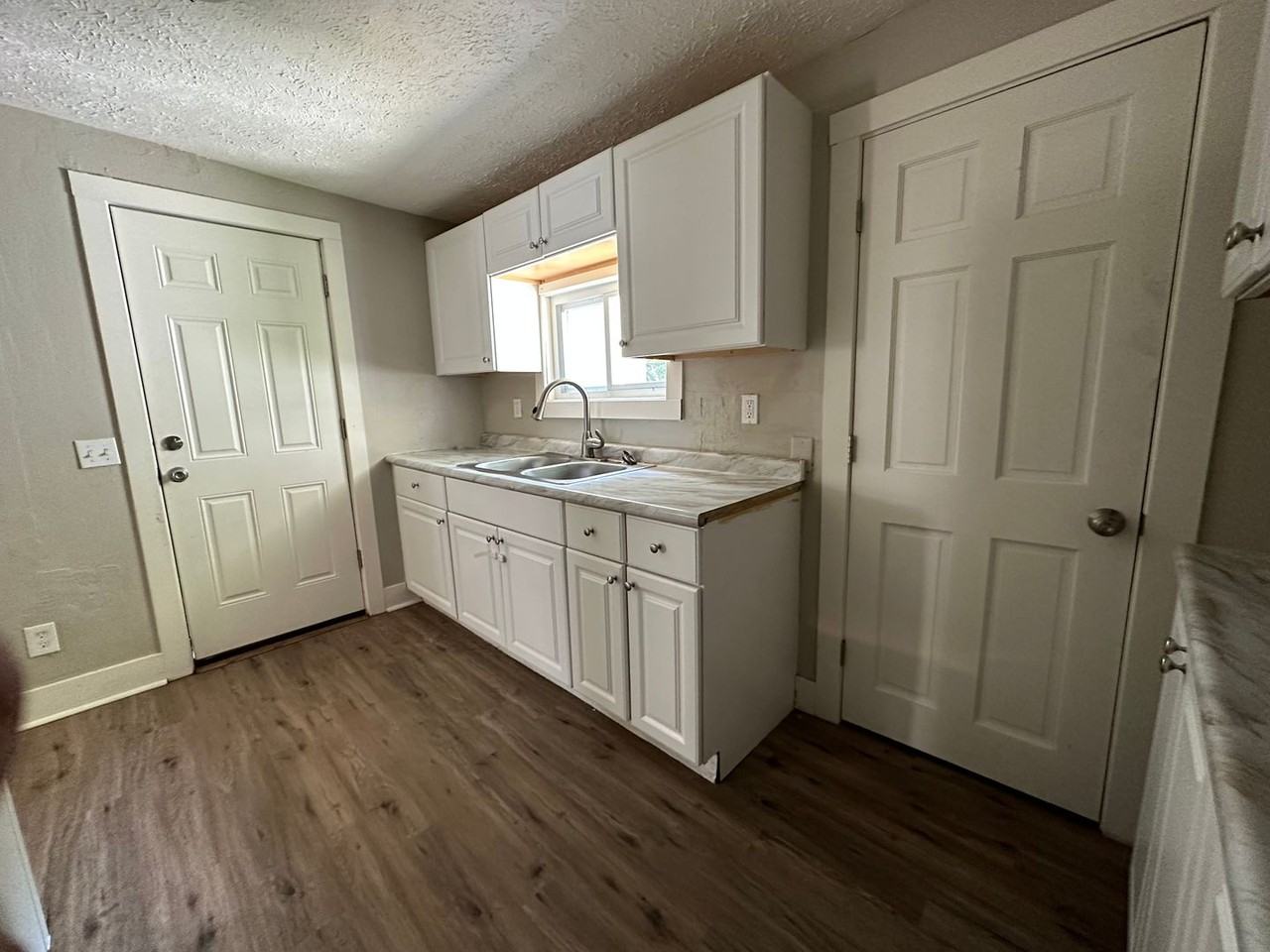 3221 Trowbridge Ave - Photo 7 of 11