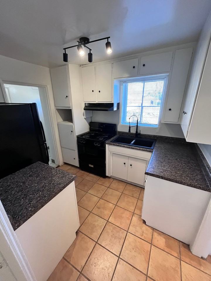 1625 N Camilla Blvd - Photo 3 of 28