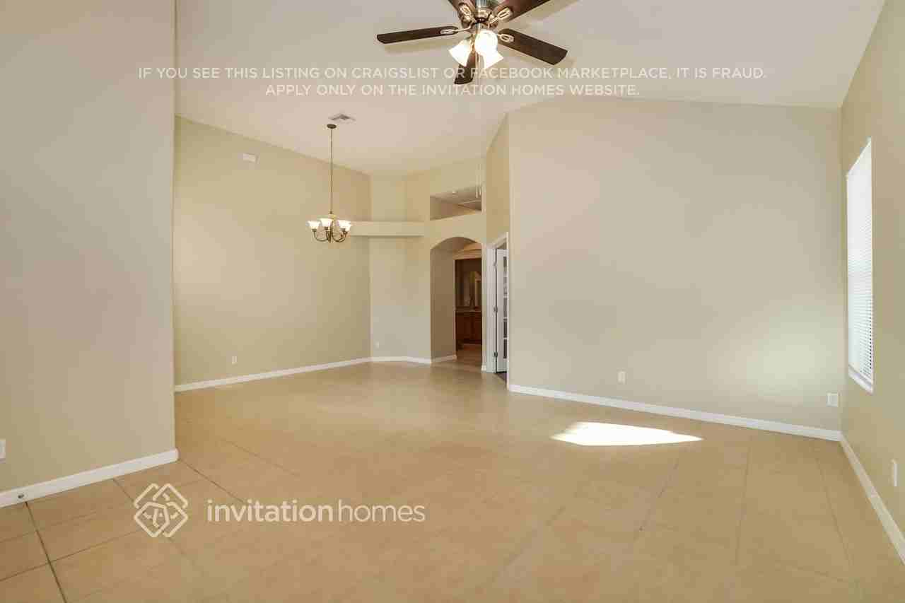 204 Towerview Dr E - Photo 5 of 17