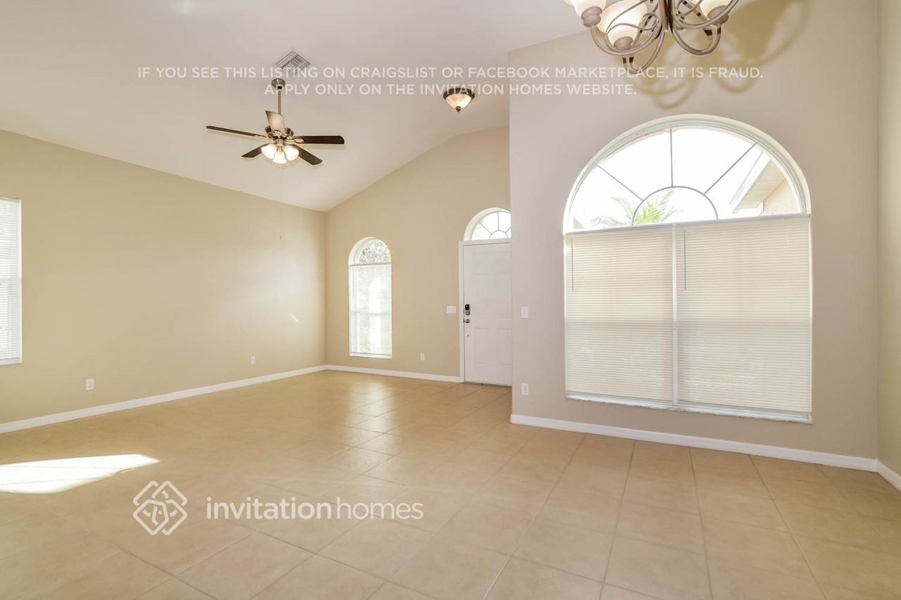 204 Towerview Dr E - Photo 4 of 17