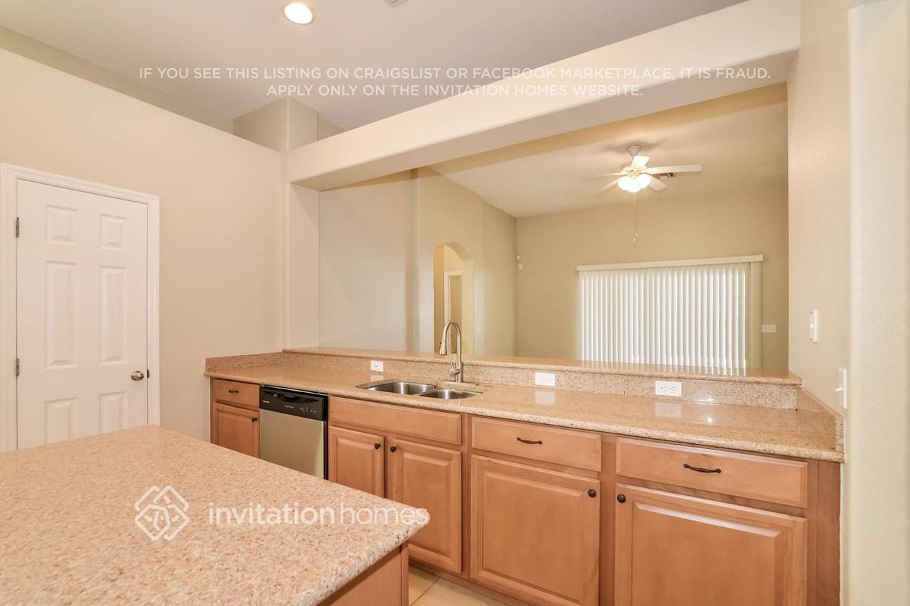 204 Towerview Dr E - Photo 7 of 17