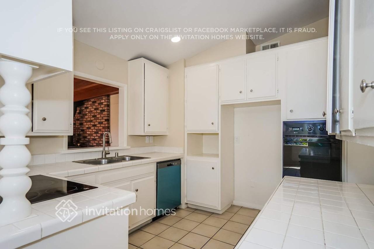 1135 Erica Street - Photo 6 of 17