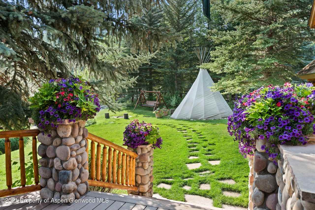 770 Twining Flats Rd - Photo 7 of 50