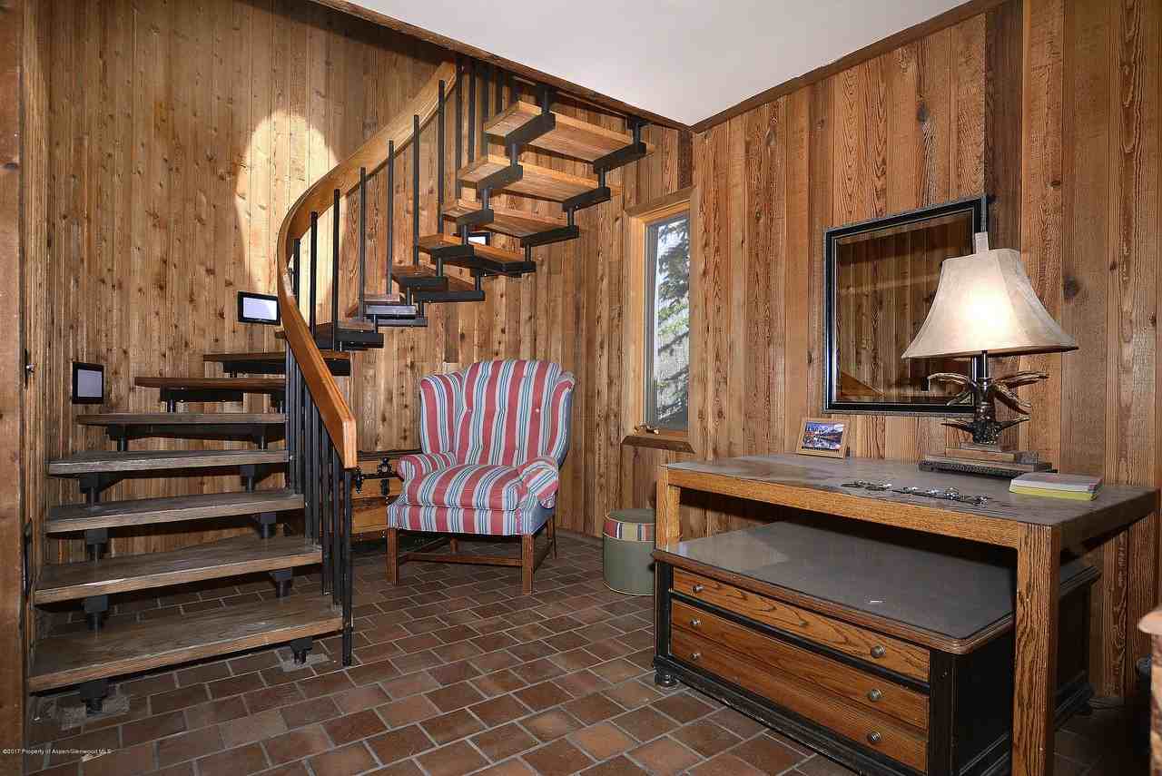 2076 Faraway Rd - Photo 4 of 21