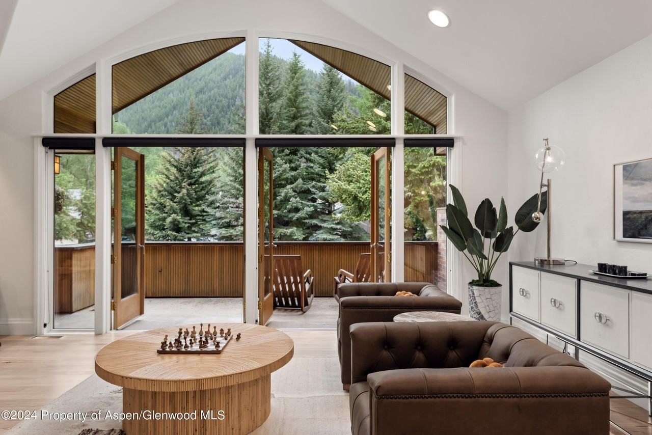 421 West End Street - Photo 2 of 39