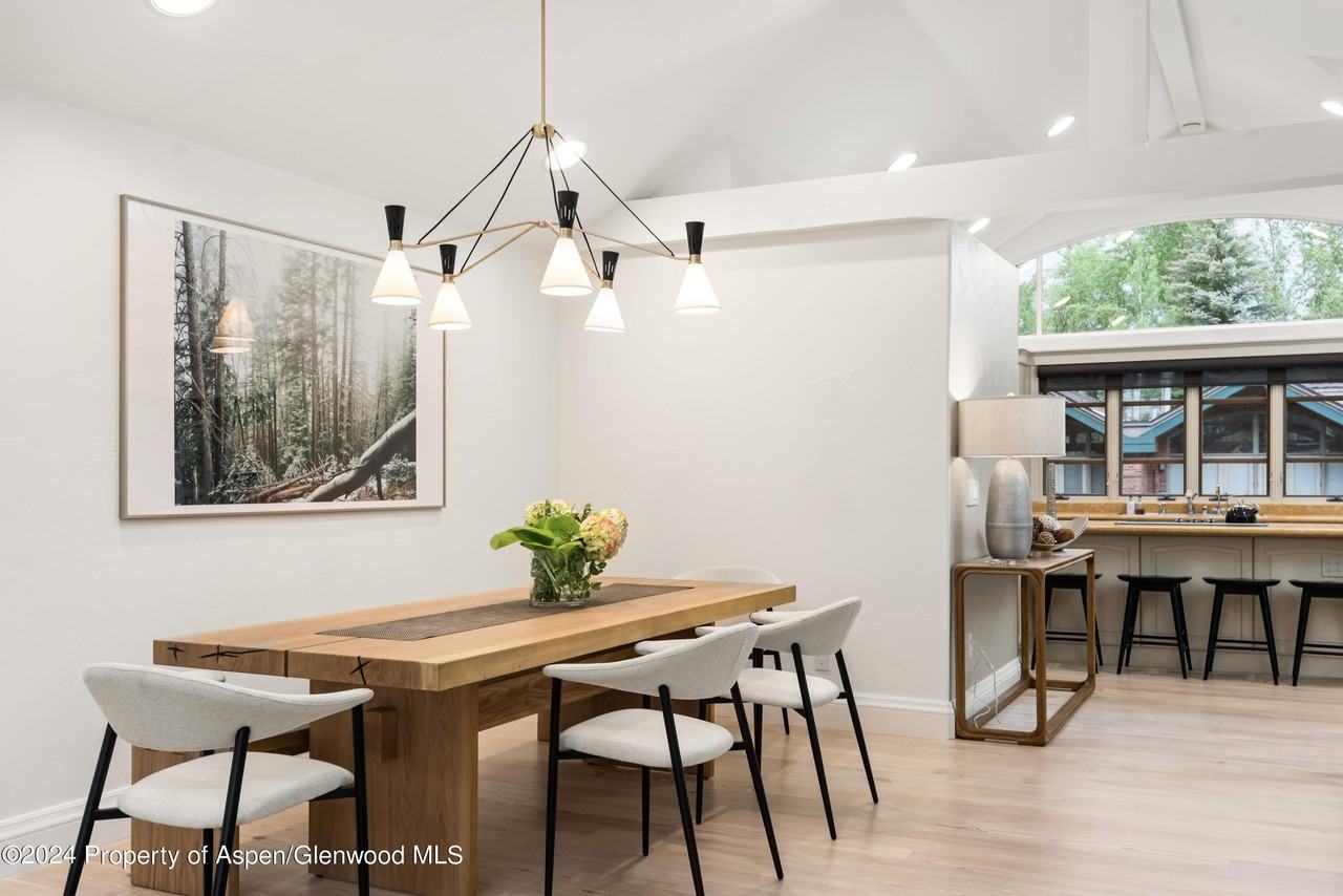 421 West End Street - Photo 5 of 39