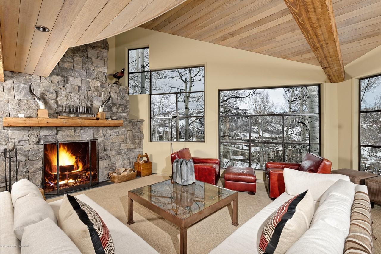 431 Edgewood Ln - Photo 2 of 50