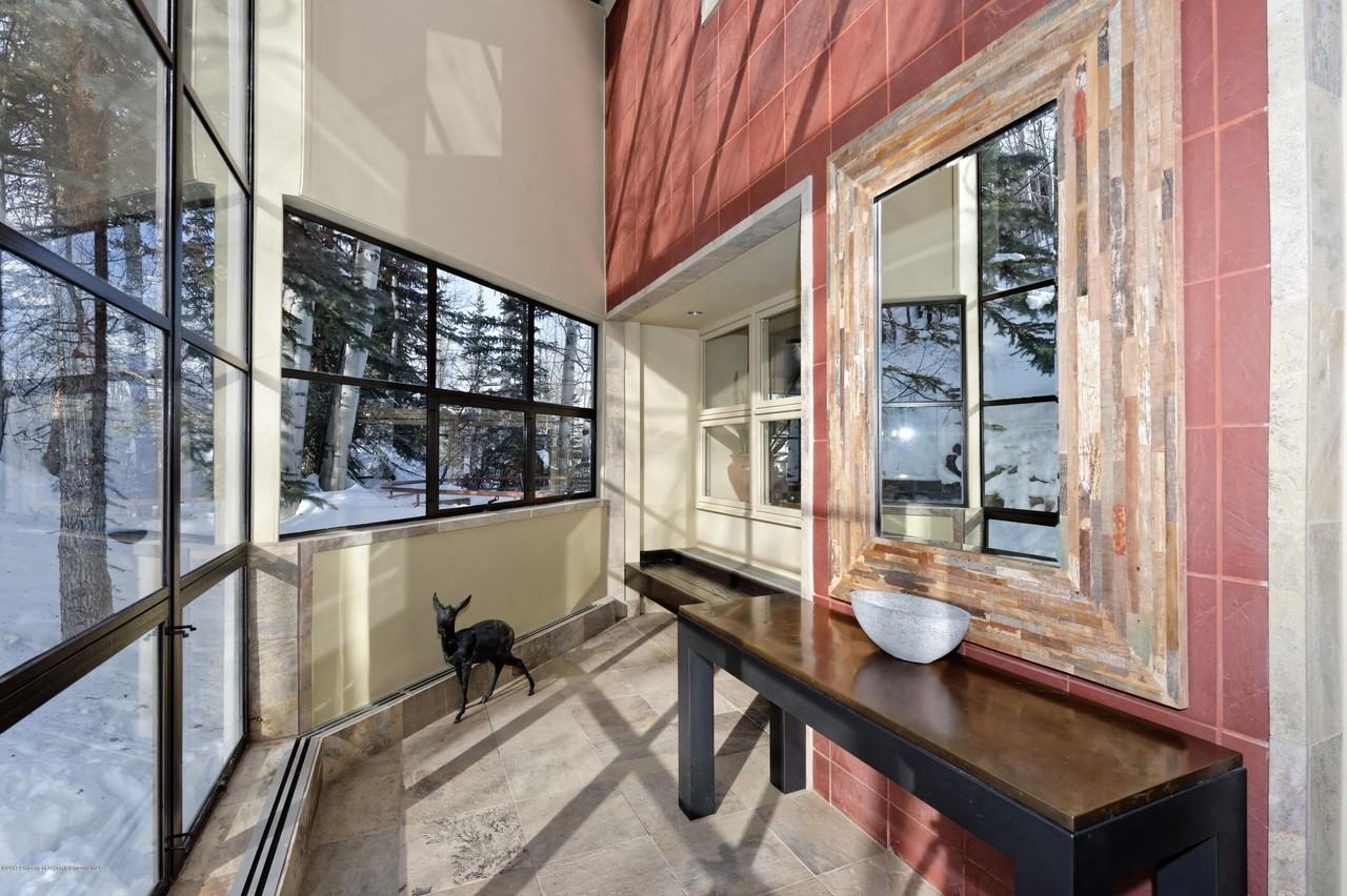 431 Edgewood Ln - Photo 4 of 50