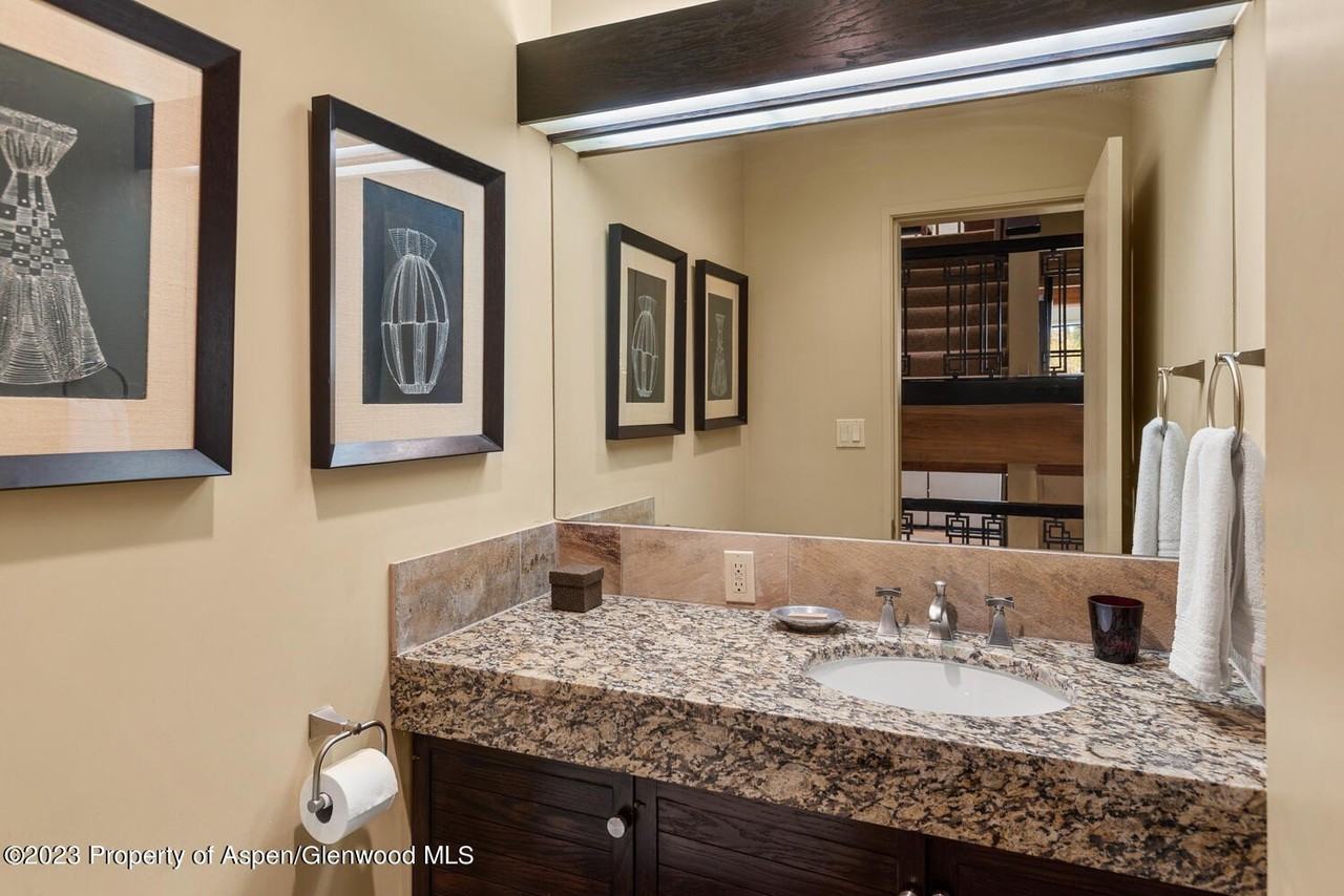 431 Edgewood Ln - Photo 5 of 50