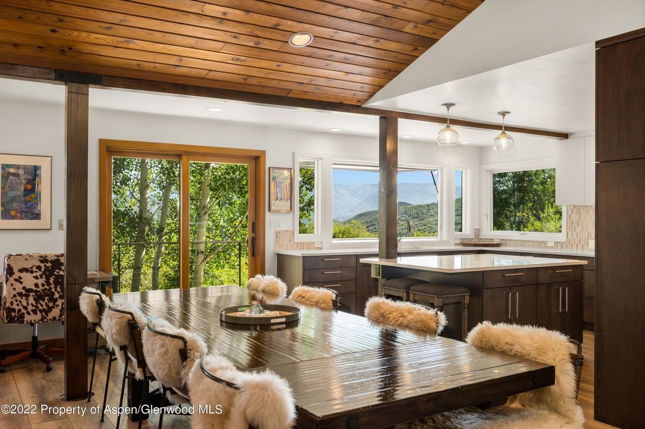 144 Meadow Rd - Photo 7 of 25