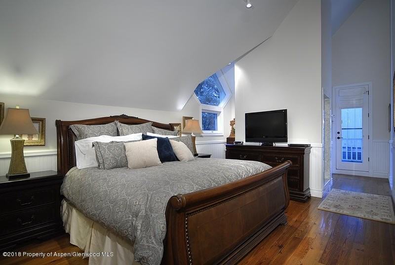 717 W Francis St - Photo 3 of 12