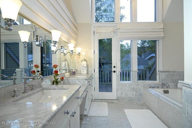 717 W Francis St - Photo 4 of 12