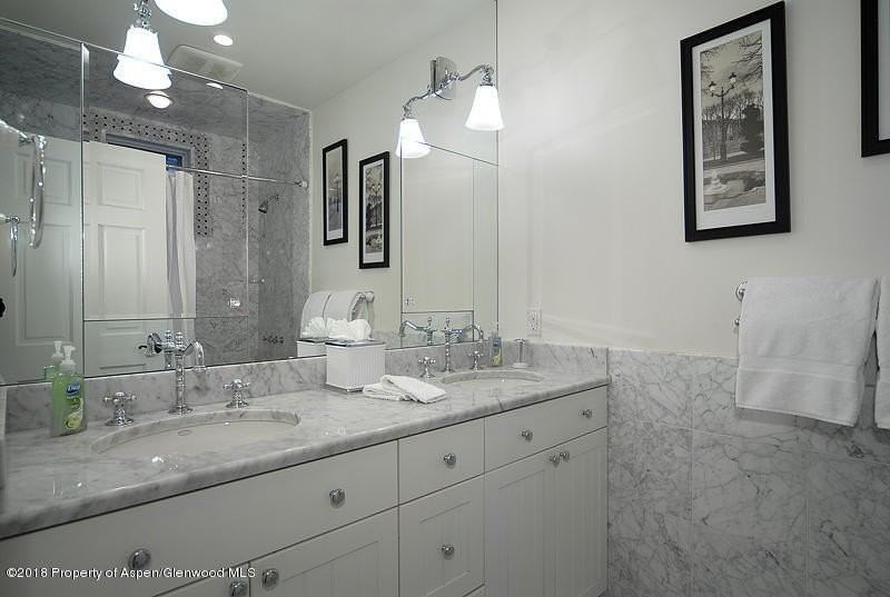 717 W Francis St - Photo 6 of 12