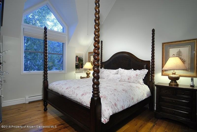 717 W Francis St - Photo 7 of 12