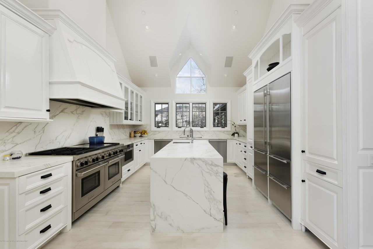 1205 Tie Hack Road - Photo 2 of 28