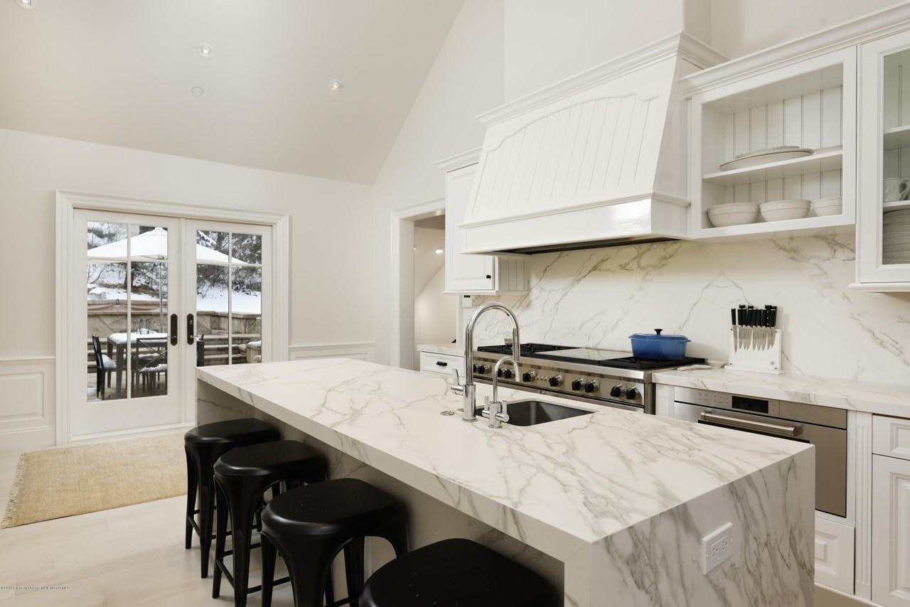 1205 Tie Hack Road - Photo 4 of 28