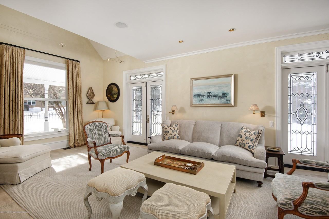 716 West Francis Street - Photo 2 of 26