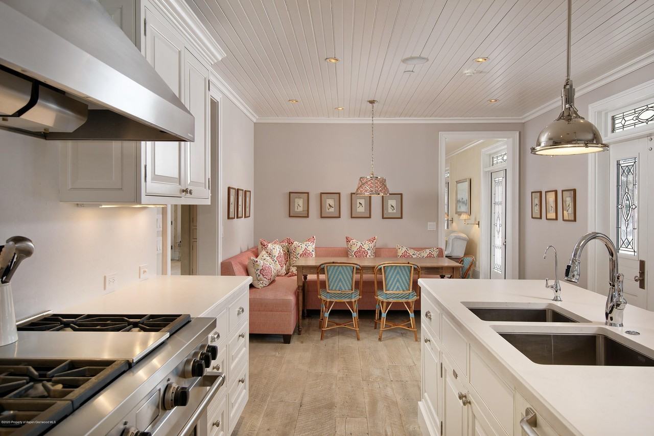 716 West Francis Street - Photo 4 of 26