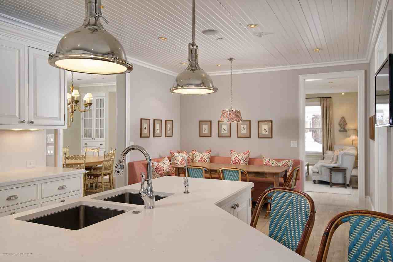 716 West Francis Street - Photo 6 of 26